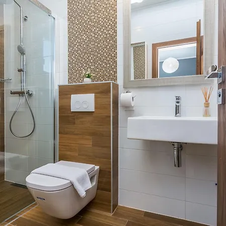 Bozi, Luxury By The Beach For 8 Mandre