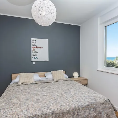 Bozi, Luxury By The Beach For 8 *