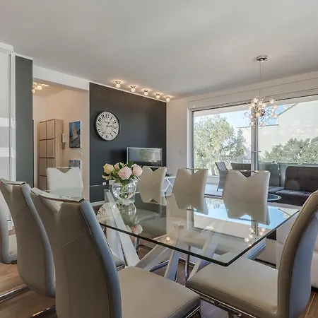 Bozi, Luxury By The Beach For 8 Apartment Mandre