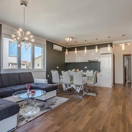 Apartment Bozi, Luxury By The Beach For 8