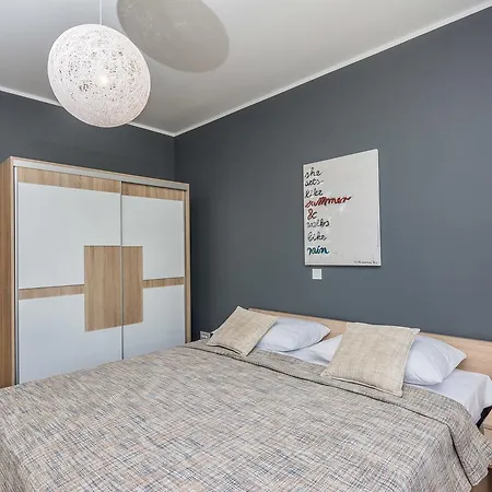 Bozi, Luxury By The Beach For 8 Apartment Mandre