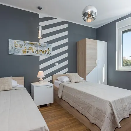 Apartment Bozi, Luxury By The Beach For 8