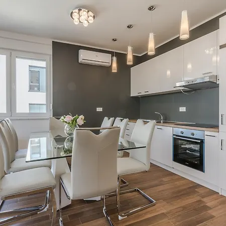 Bozi, Luxury By The Beach For 8 Apartment *